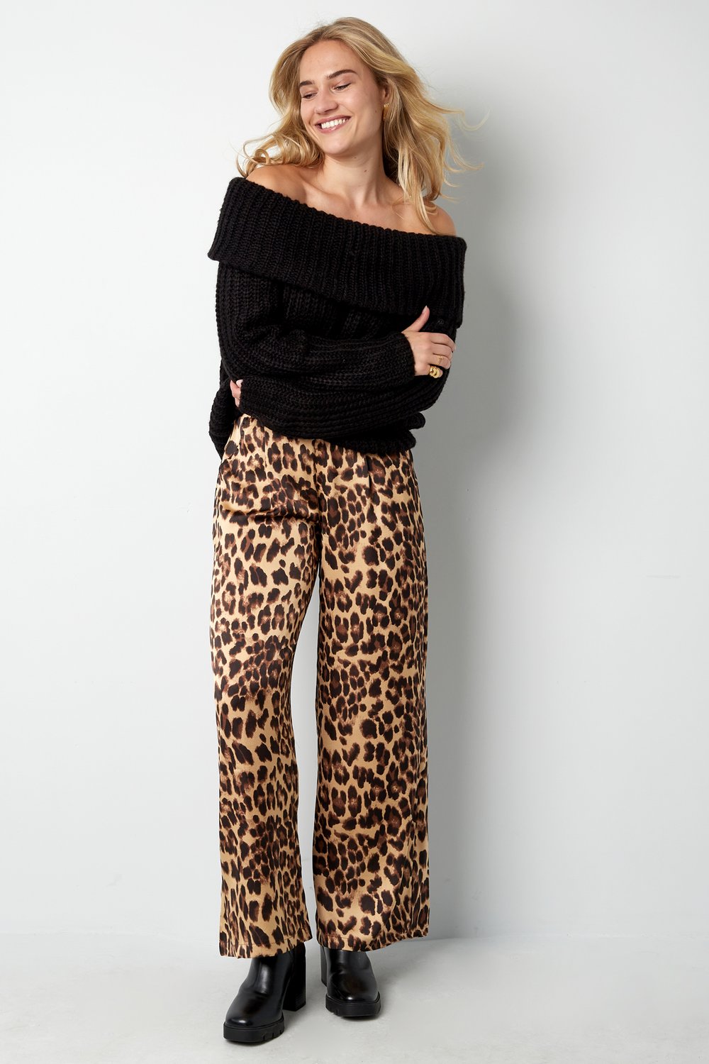 Knitted off-the-shoulder sweater h5Picture12